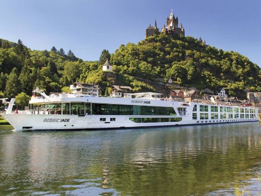 ship_520 (17) River cruise ship on the Moselle with Reichsburg Castle perched on hilltop behind